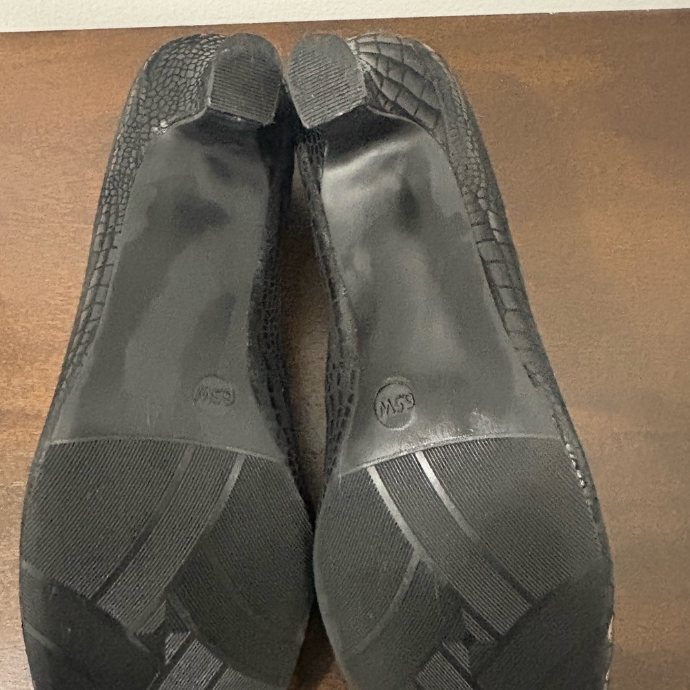 Array Black Croc-Embossed Heels - image 7